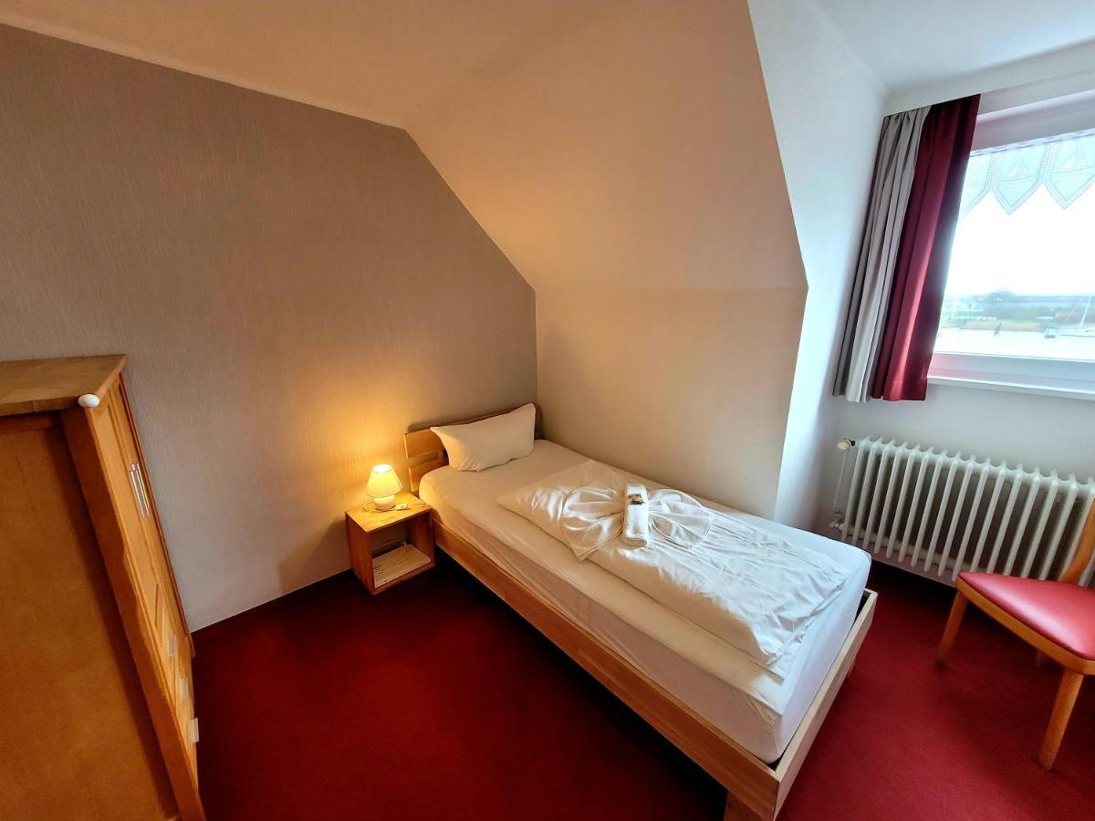 Hotel An'T Yachthaven Harlesiel Habitación foto